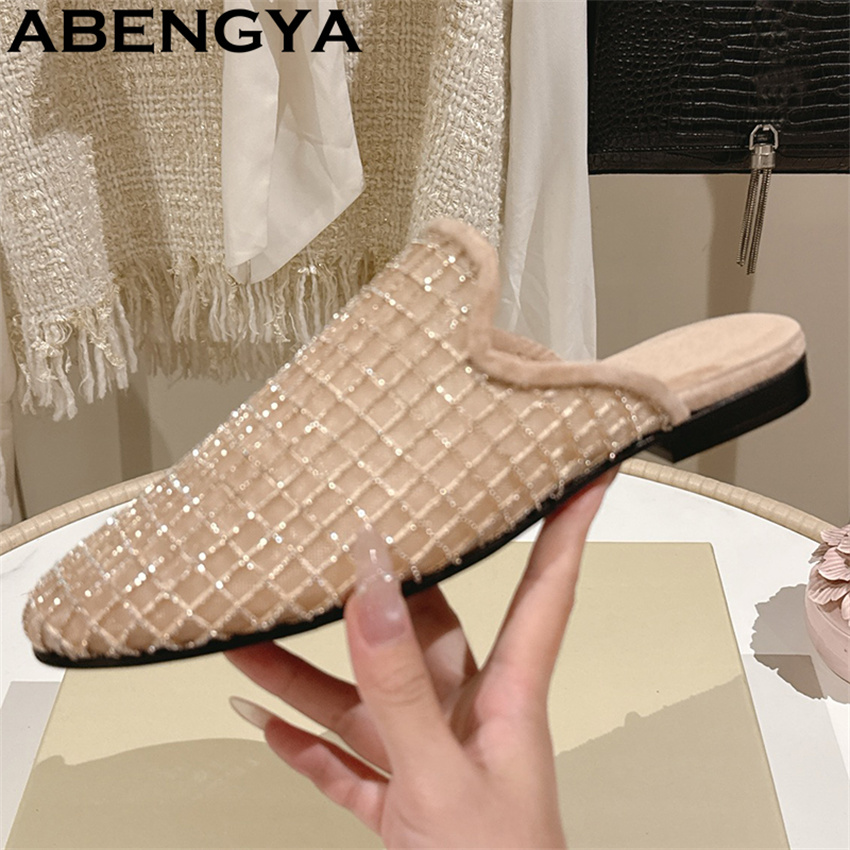 Błyszczące, koronkowe, siatecz – The Ethnic Fashion recenzja i cena